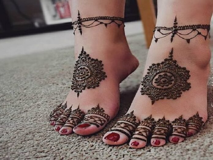 10 Topmost Leg Mehndi design collection by Tips Clear | by Jothi Venkat |  Medium