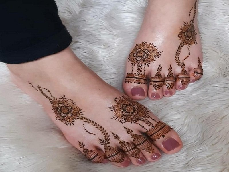 Simple Mehndi Design For Feet || Easy Mehndi Design For Legs || Bridal Foot  Mehndi Design 2023 - YouTube