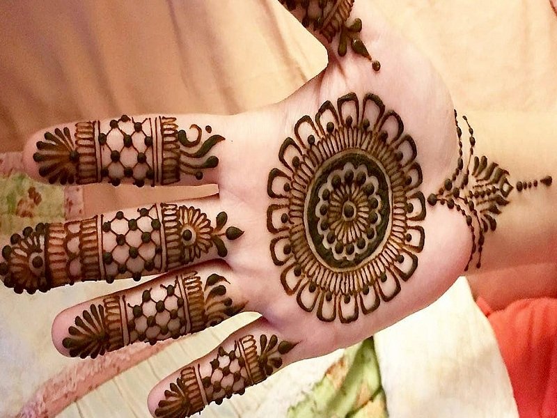 Hariyali Teej 2023 Special Mehndi Design: इस तीज लगाएं साजन के नाम की ...