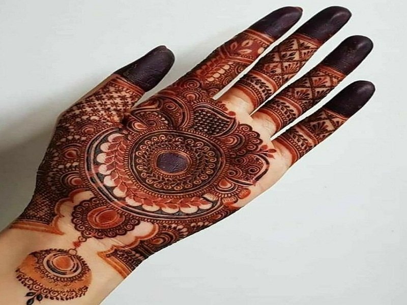 Top Down Video of a Woman Copying the Mehndi Henna Tattoo from One Hand To  the Other in Preparation of the Hindu Stock Photo - Image of mendi, hindu:  201867528