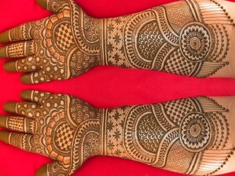 STUNNING BACK HAND MEHNDI DESIGNS for Navratri