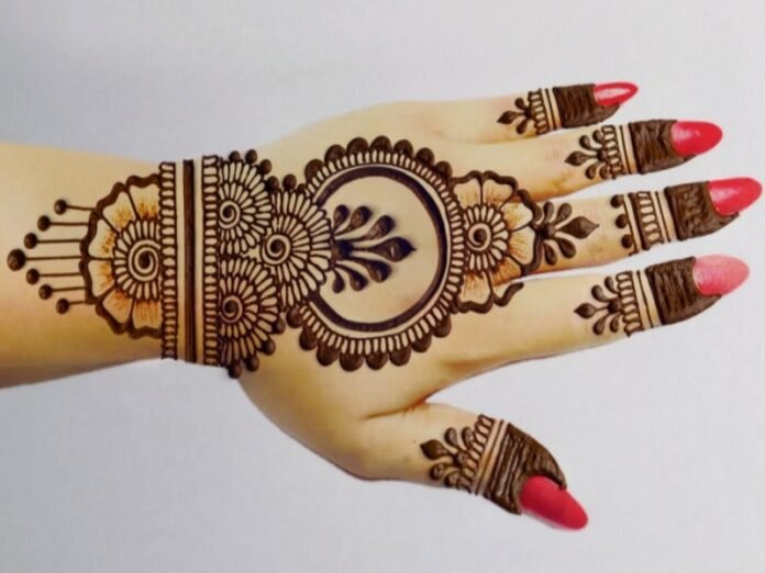 Beautiful Mehndi Designs By @monika_mehendiartt Download the K4 Henna App.  LINK IN BIO ! 👆👆 #henna #hennafun #hennaart #hennainspire… | Instagram